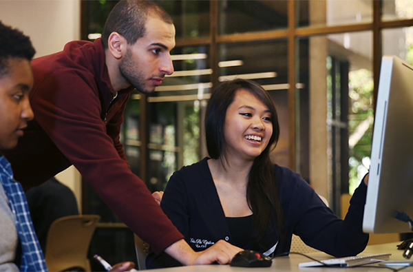 A learning technology technician gives support to an instructor